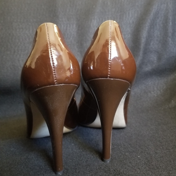 Marc Fisher Brown Patent Leather Pumps - Picture 5 of 8